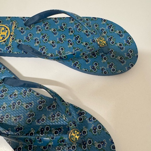 Tory Burch flip flops size 8 MONOGRAM FLIP FLOPS rubber thong Navy Blue Floral - Picture 5 of 7